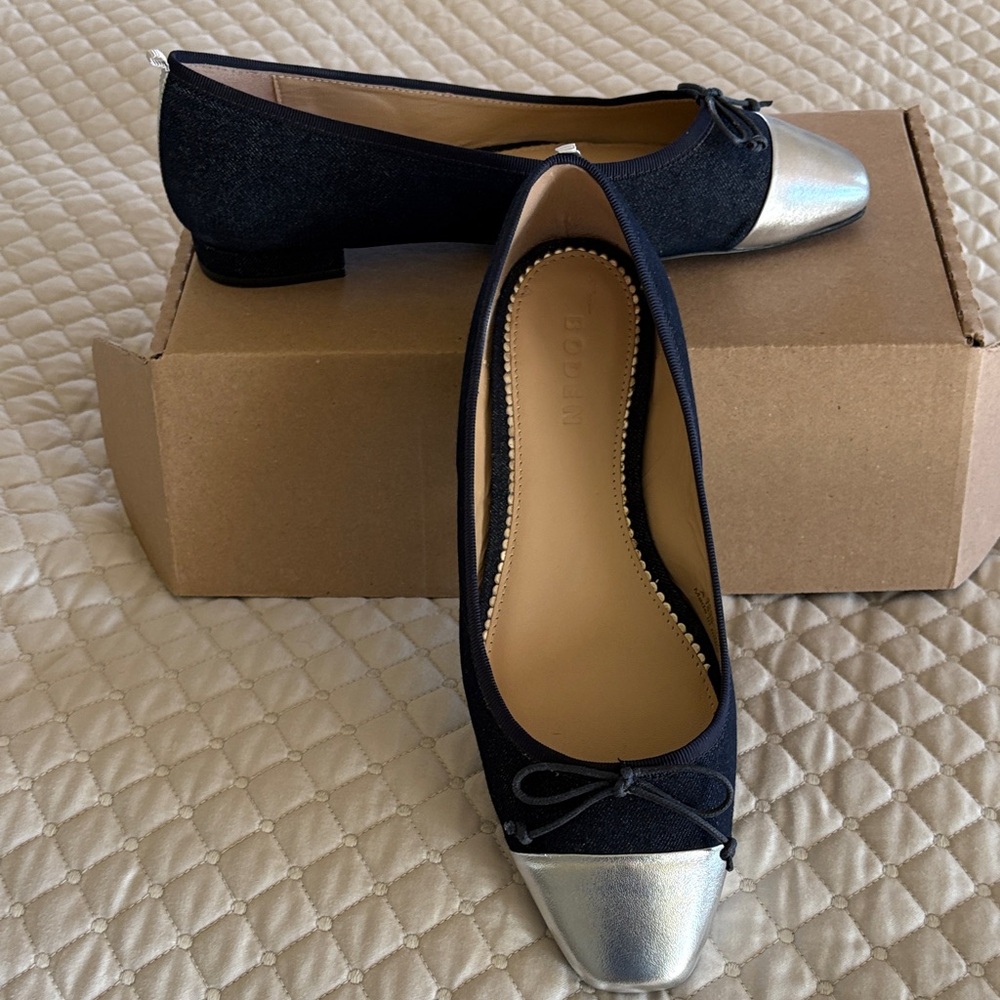 Boden Toe Cap Ballet Flat Navy & Silver size 40 NIB